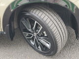 225/50R18タイヤの残り溝は約7分山です。