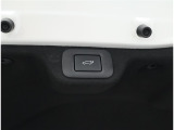 パワーバックドア装備!リヤゲートのスイッチを押すだけでバックドアが閉まります!運転席周りからも開閉の操作ができます♪