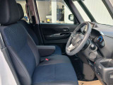 運転席側から観たフロントシートのイメージです。
