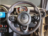 MINIのインテリアは初代から一貫してクラシックMINIのインテリアをモチーフにしております。