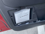 助手席側には、シートバックポケットがあり、車検証などの冊子を収納するのに向いています!