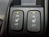 運転席&助手席にはシートヒーターが付いてます。寒い冬でもスイッチONで座面をあたたかくして、ドライブをさらに快適にしてくれます。シフトまわりにあるスイッチでHIとLOの2段階に温度設定が可能です。