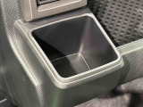 助手席埋め込み式カップホルダー(太ボトル600mm収納可能)