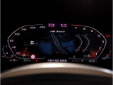 【メーターパネル(ナビパッケージ)】BMWライブコックピット10.25インチコントロールディスプレイはフルデジタルですメーターの中央にマップ表示も可能となります。視線の移動が少なくなり運転に集中する事が可能です
