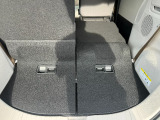 リアシート収納で、大きな荷室として利用できます。
