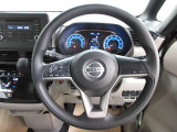 運転が楽しくなる明るく開放的な運転席まわりです。