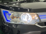 【ディスチャージヘッドランプ】明るいライトが夜間の安全運転をサポートします。