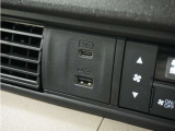 ◆USBチャージャー◆使いやすい場所に装備されています。
