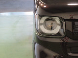 LEDヘッドライトは、点灯の瞬間から光量を発揮し、突然暗くなるトンネルなどでの安定感を高めます。