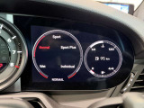 手厚いサポートを提供する「ポルシェ自動車保険」を取り扱っております。オリジナル補償(無償)が付帯し、万が一の際も正規販売店ならではの確かな安心でオーナー様を支えます。保険選びもお気軽にご相談ください。