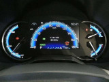 とっても見やすいメーターです。夜間時はラグジュアリーな気分にさせてくれる照明が魅力ですので、夜のドライブも楽しみになりますよ♪