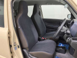 【フロントシート】さまざまな体格の方が快適に運転ができるよう配慮したシートになっております。