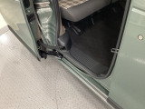 収納スペースが多く、日常の荷物や買い物にも対応。使い勝手の良い設計で、軽自動車とは思えない収納力を発揮します。【N-BOXジョイ】