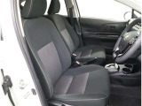長時間の運転でも疲れにくい、ゆったりと座れる運転席