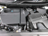 ё-POWERはエンジンを発電専用にしてエンジンの作動時間を短縮。さらにごくわずかな減速でも回生エネルギーがとれるよう設定してあらゆる走りのシ-ンで優れた燃費性能を発揮します。