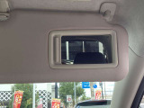 運転席バニティーミラーです。
