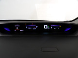 見やすいメーターに様々な情報を表示でき快適かつ安全に運転できます。