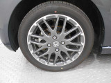 純正アルミホイールです。足元が引き立つので、車全体のイメージがアップしますよ!