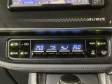 【左右独立オートエアコン】左右席で独立温度コントロールが可能です。運転席はキンキンに冷やして助手席はマイルドにと言った設定が可能です☆暑さ寒さでケンカすることもなくなりますね♪