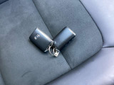 【キーフリーシステム&エンジンスタートシステム】専用キーを携帯していれば、リクエストスイッチにタッチするだけでロック・アンロックが出来ます。エンジンをかける時はエンジンスタートボタンを押すだけ!