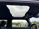 運転席にはドリンクホルダー完備!収納スペースもあって使い勝手良し!!