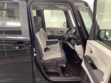 シートはフィット性も良く、楽な運転姿勢を保てます。
