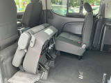 シートを倒すとBOXカーならではのより広い荷室です