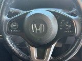 【ステアリングスイッチ】が付いており運転中に前方から目線をそらすことなくオーディオ等の操作が可能なので安心・快適にカーライフをお楽しみいただけます。