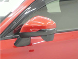 ◆ドアミラーウインカー◆ドアミラーにウインカーを装備しています。対向車に自身の進行方向を合図し安全に運転できます。