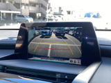 高画質モニターで、安全確認やエンターテイメントを充実させます。運転中の後方確認も安心して行えます。