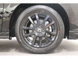 純正のアルミホイールが足元を飾ります!タイヤサイズは185/60R15になります。