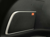 高機能サウンドシステム。車内に臨場感ある音楽空間を生み出します。