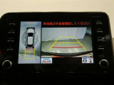 パノラミックビュー付きバックモニターがついていますのでバックでの駐車が苦手な方でも大丈夫です。実際のバック駐車は目視確認と合わせてお使い下さい。