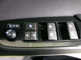 運転席側のパワーウィンドウスイッチです。全ての窓の開閉操作ができます。
