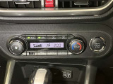 設定温度を維持してくれる便利なオートエアコンが装備されています♪