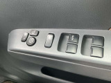 パワーウインドウスイッチです。運転席はオート機能付きです。