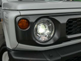 ライトはハイ・ローともに明るいLEDプロジェクターライト!