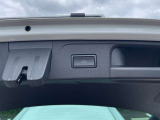 電動バックドアを装備。両手がふさがっていても、バンパー下に足を入れるだけでオープンできます