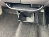 センタークラスター下のロアボックスです。小物入れとして重宝します。