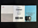 スマートキーは鍵をバッグに入れたままでもドアロックの開閉やエンジンのON・OFFができます。夜間や雨の日も鍵を探さなくて良いので便利です。