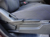 【運転席シート】へたりがちな運転席も大きなへたりがなく、綺麗な状態です。