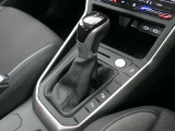 トランスミッションはギヤチェンジの切れ目がない滑らかな加速を実現する新世代「DSG」を搭載。