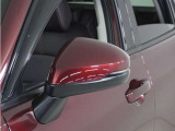 ◆ドアミラーウインカー◆ドアミラーにウインカーを装備しています。対向車に自身の進行方向を合図し安全に運転できます。
