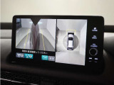 ◆マルチビューカメラシステム◆運転席から見づらい前後左右を、ナビ画面の映像で確認。見通しの悪い交差点や狭い道でのすれ違い、駐車などをサポートします。