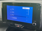 好きな音楽をクリアな音質で楽しめます。ラジオやCDに加え、様々なメディアにも対応しているので、車内でのエンターテイメントがさらに充実します。