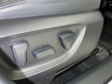 スイッチ一つでシート調整可能な電動パワーシートです。 細かい調整ができるので、何時でも思い通りのポジションが取れますね。
