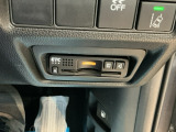 【ETC車載器】高速道路の料金所を、止まらずスムーズに通過。小銭を用意する手間も、窓を開けるわずらわしさもありません。遠出をグッと身近にしてくれる快適ドライブの必須アイテムです。