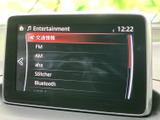 お好みの音楽を高品質で楽しめます。多様なメディアに対応し、快適なドライブ空間を演出します。ラジオ、CD、USBなど、様々なソースから音楽を楽しめます。