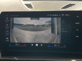 車の先端より更に先を見渡せるパノラマビュー。左右の状況も判断しやすくなるので、狭い路地を走る際に重宝します。