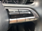 MRCC(マツダレーダークルーズコントロール)は先行車との車間を維持しながら追従走行を行い、長距離でのドライバー負担を軽減させてくれます。